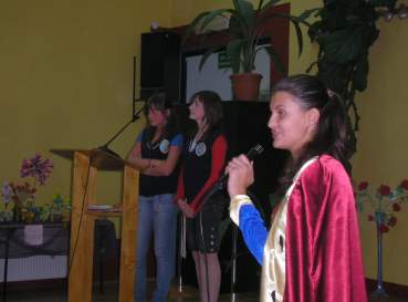 Otrz�siny klas pierwszych gimnazjum.