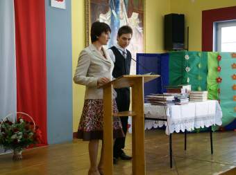 Po�egnanie absolwent�w LO w �egocinie. Pani A. Grzybowska.