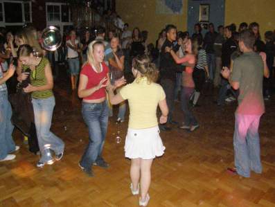 W�grzy w �egocinie - wsp�lna zabawa.