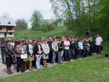 Uroczysto�� zasadzenia D�b�w Pami�ci w �egocinie.