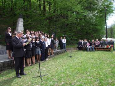 Uroczysto�� zasadzenia D�b�w Pami�ci w �egocinie.