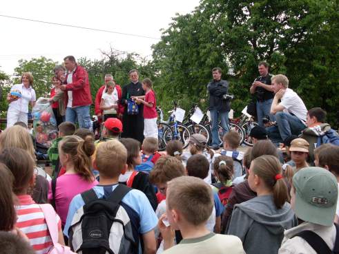 Ucxniowie ZS w �egocinie na X. Rajdzie Papieskim.