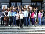 Przed budynkiem budapeszte�skiego gimnazjum.