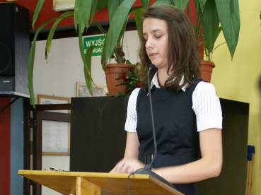 Akademia w szkolnej auli.