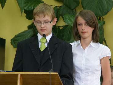 Akademia w szkolnej auli.