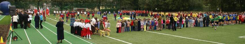 Oddanie do u�ytku przyszkolnego kompleksu sportowego.