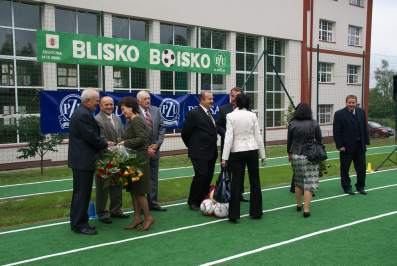 Oddanie do u�ytku przyszkolnego kompleksu sportowego.