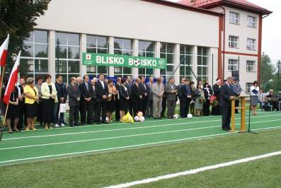 Oddanie do u�ytku przyszkolnego kompleksu sportowego.