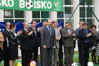 Oddanie do u�ytku przyszkolnego kompleksu sportowego.