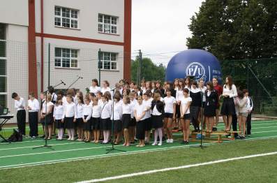 Oddanie do u�ytku przyszkolnego kompleksu sportowego.