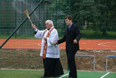 Oddanie do u�ytku przyszkolnego kompleksu sportowego.