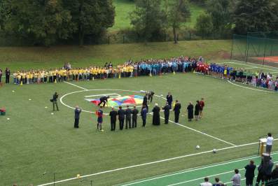 Oddanie do u�ytku przyszkolnego kompleksu sportowego.