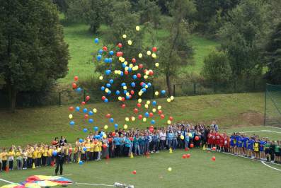 Oddanie do u�ytku przyszkolnego kompleksu sportowego.