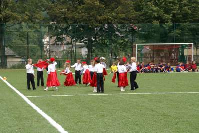 Oddanie do u�ytku przyszkolnego kompleksu sportowego.