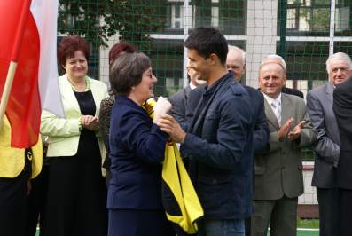 Oddanie do u�ytku przyszkolnego kompleksu sportowego.