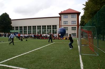 Oddanie do u�ytku przyszkolnego kompleksu sportowego.