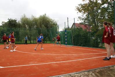 Oddanie do u�ytku przyszkolnego kompleksu sportowego.