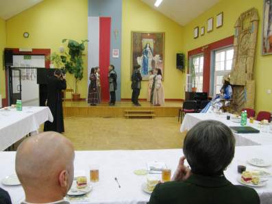 Popis szkolnego zespo�u tanecznego.