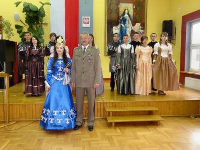 Gen. bryg. W�odzimierz Nowak na wsp�lnym zdj�ciu z zespo�em.