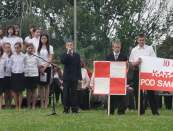 Patriotyczna uroczysto�� na stadionie.