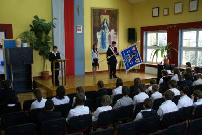 �lubowanie uczni�w klas pierwszych.