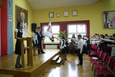 �lubowanie uczni�w klas pierwszych.