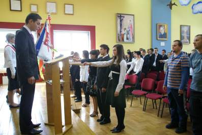 �lubowanie uczni�w klas pierwszych.