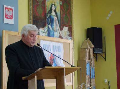 Przemawia ks. Leszek Dudziak.
