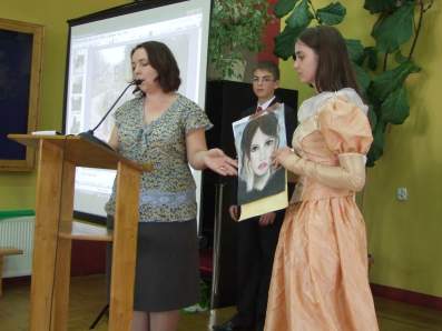 K. Kogutowicz informuje o sukcesach plastycznych uczni�w.