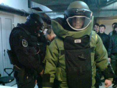 Klasa Stra�y Granicznej na lotnisku w Balicach.