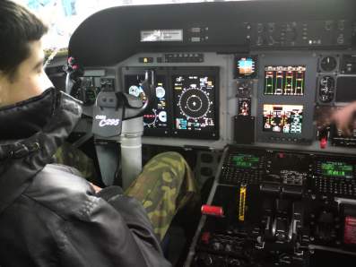 Klasa Stra�y Granicznej na lotnisku w Balicach.