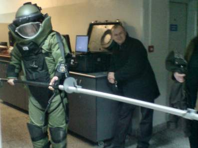 Klasa Stra�y Granicznej na lotnisku w Balicach.