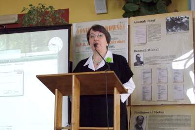 Danuta P�czek powita�a i przedstawi�a go�cia z IPN.