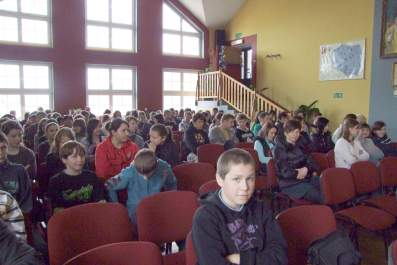 Wyk�ad dr Dariusza Gorajczyka w auli Zespo�u Szk� w �egocinie