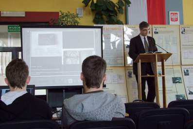 Wyk�ad dr Dariusza Gorajczyka w auli Zespo�u Szk� w �egocinie