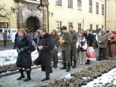 Przed pomnikiem JP II. 