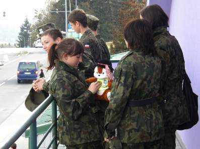 Klasa Stra�y Granicznej LO w �egocinie na wycieczce w Barwinku.