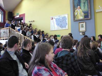 Wyst�p ch�ru szkolnego.