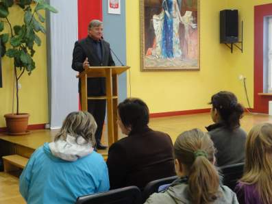 Po�egnalne spotkanie w szkolnej auli.