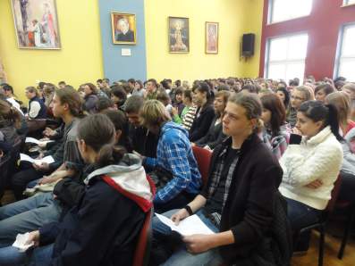 Po�egnalne spotkanie w szkolnej auli.