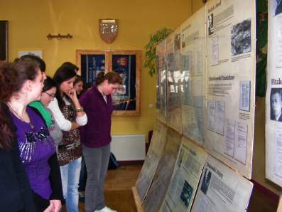 Wystawa katy�ska w auli ZS w �egocinie.