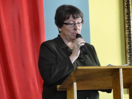 Przemawia P. Dyrektor Danuta P�czek.