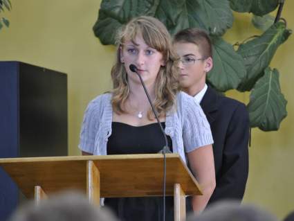 �lubowanie uczni�w klas pierwszych.