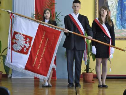 Prezentacja szkolnego sztandaru.