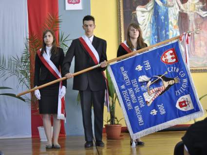 Prezentacja szkolnego sztandaru.