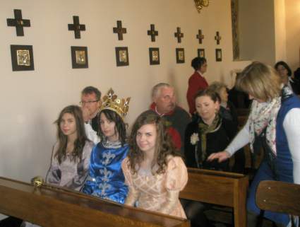 Uczennice z �egociny w strojach historycznych.