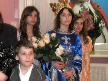 Uczennice z �egociny w strojach historycznych.