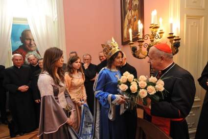 Kwiaty dla Ks. Kard. S. Dziwisza. Foto: Tadeusz Warczak.