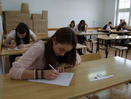 Zadania pisemne okaza�y si� trudne.