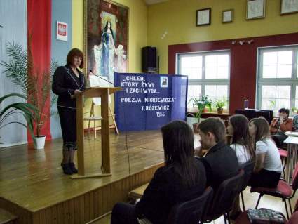 Teresa Mrugacz dokonuje podsumowania konkursu.